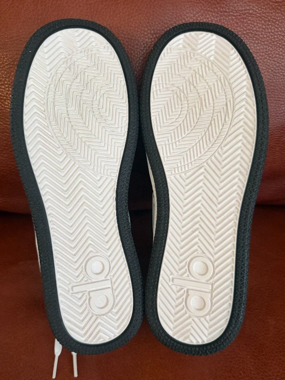 ALO Unisex Recovery Mode Black/White Vegan Leather Sneakers Size: M:8 W:9.5